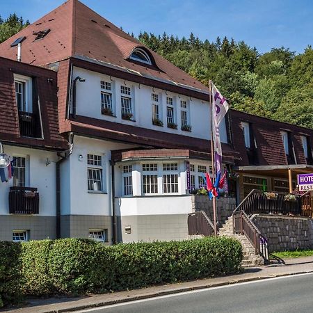 Hotel Prom Svoboda nad Upou Ngoại thất bức ảnh