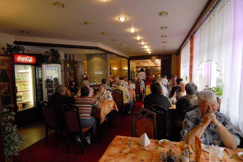 Hotel Prom Svoboda nad Upou Ngoại thất bức ảnh