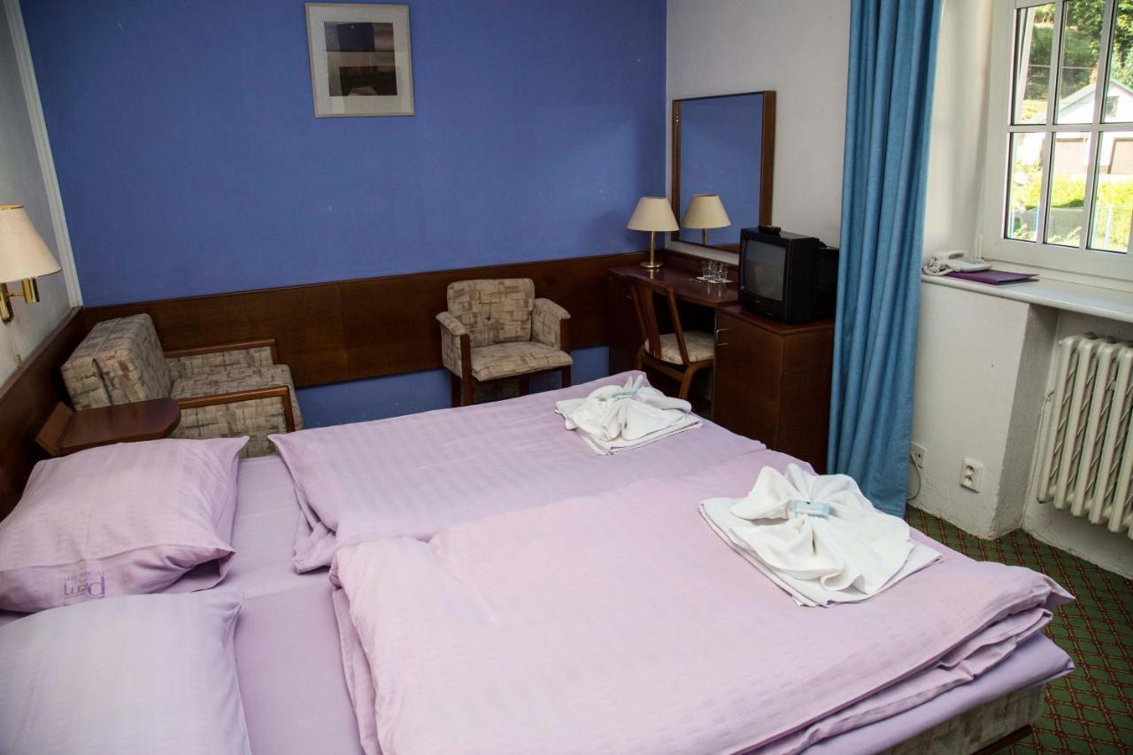 Hotel Prom Svoboda nad Upou Ngoại thất bức ảnh