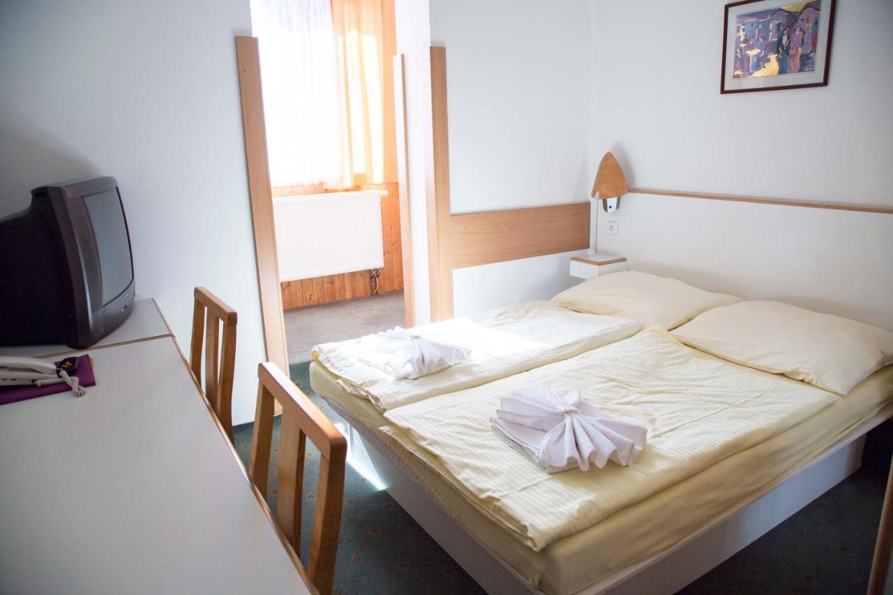 Hotel Prom Svoboda nad Upou Ngoại thất bức ảnh
