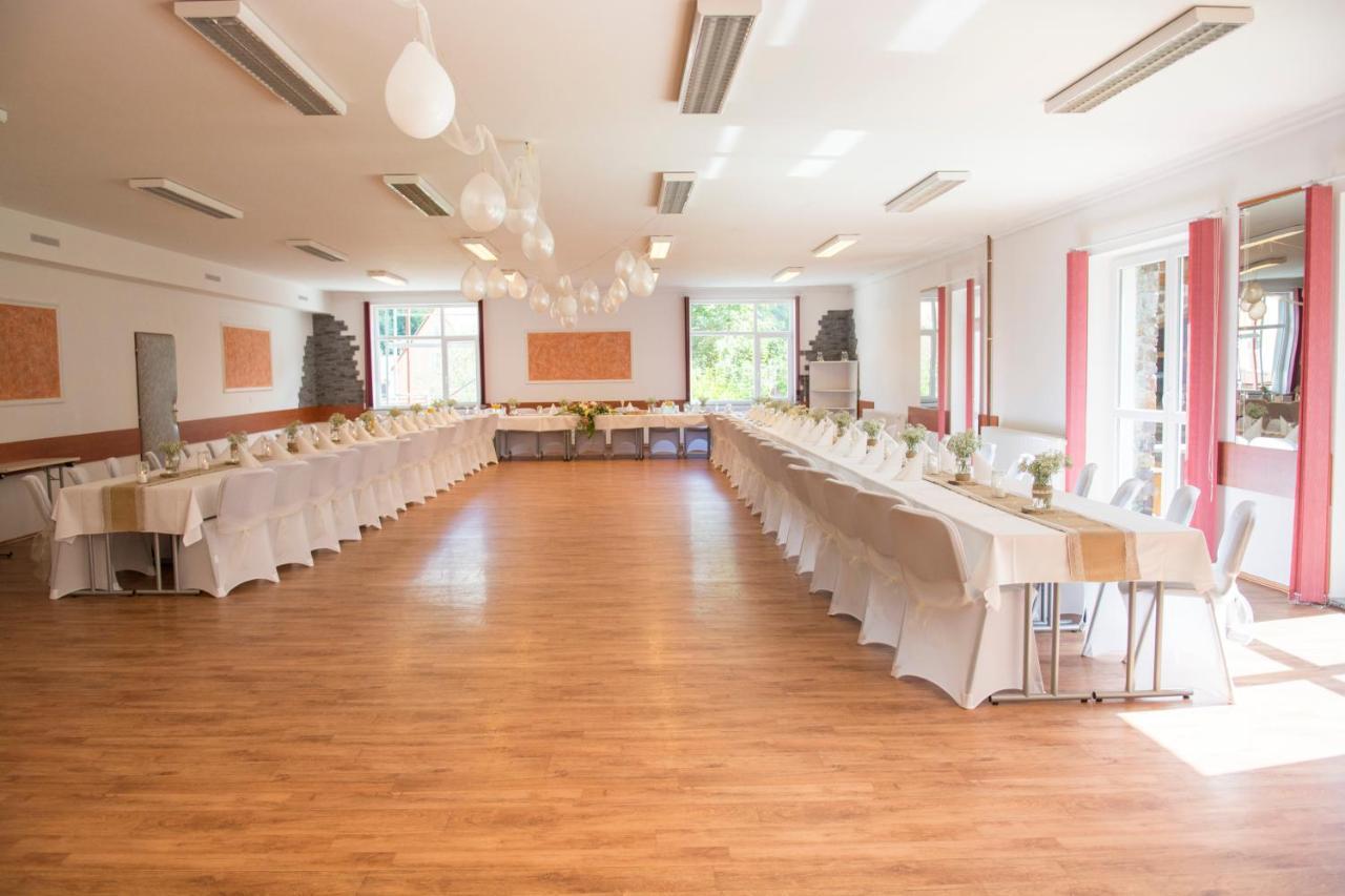 Hotel Prom Svoboda nad Upou Ngoại thất bức ảnh