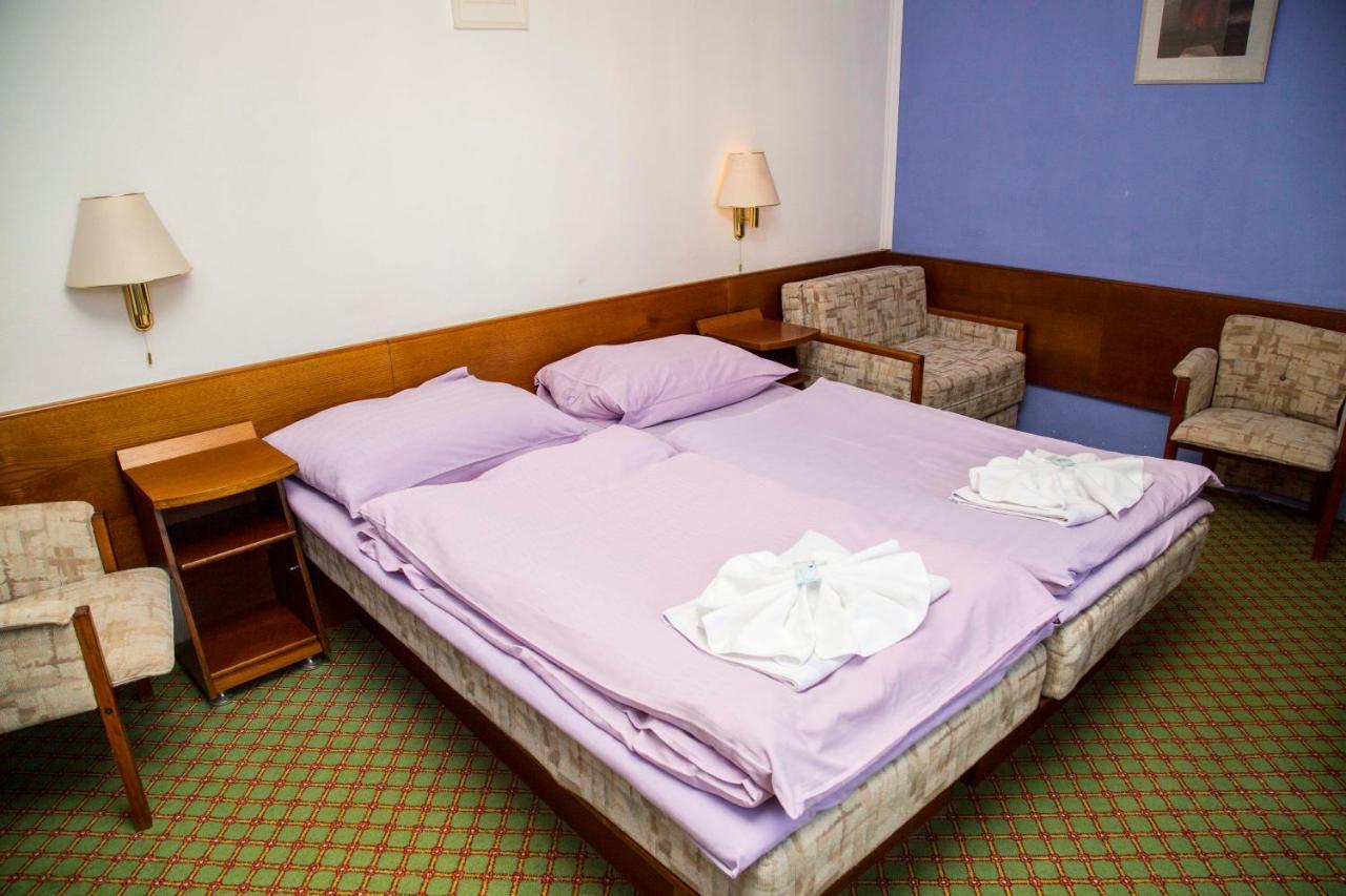 Hotel Prom Svoboda nad Upou Ngoại thất bức ảnh