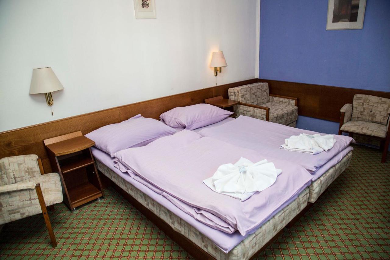 Hotel Prom Svoboda nad Upou Ngoại thất bức ảnh