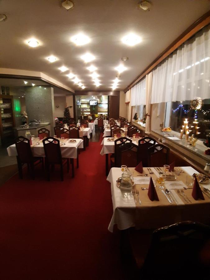 Hotel Prom Svoboda nad Upou Ngoại thất bức ảnh