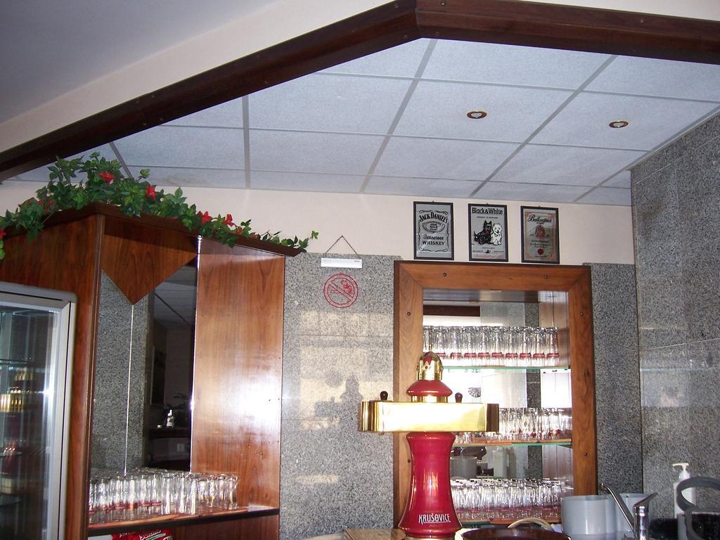 Hotel Prom Svoboda nad Upou Ngoại thất bức ảnh